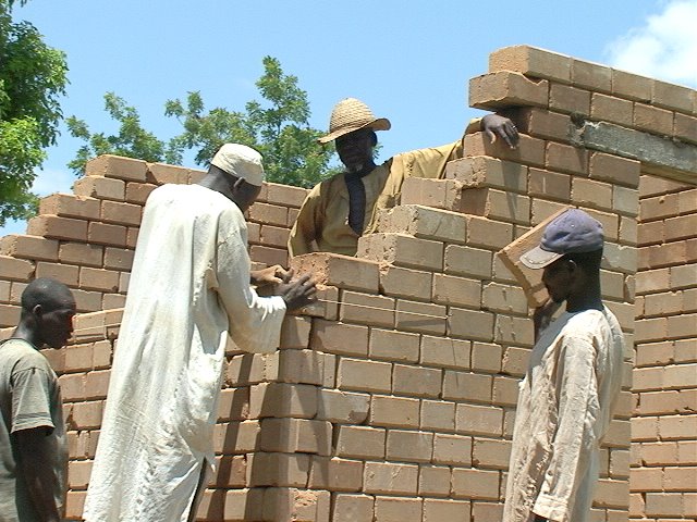 ADF has helped rural communities in northern Nigeria adopt environmentally friendly brick-making technologies and build new affordable housing. 