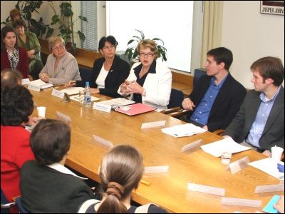 Secretary Spellings participates in a Russian language teaching roundtable to discuss the President's language initiative and the teaching of foreign languages in Moscow, Russia, at the American Center.  The American Center, located at the Library of Foreign Languages, was the first American-style lending library in Russia.