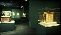 Image: An installation view of the exhibition Treasures of Tutankhamun at the National Gallery in 1976