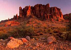 [photo] rock outcrop in Superstition Wilderness, Arizona 