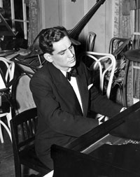 Bernstein plays at a Red Cross benefit in New York, 1944.