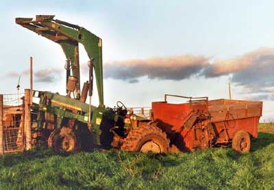 Tractor and feed wagon