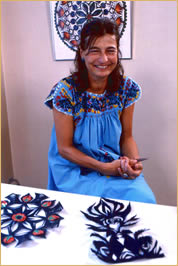 Magdalena Nowacka-Jannotta demonstrating papercutting