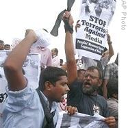 Media rights activists protest against the assassination of Lasantha Wickramatunga in Colombo