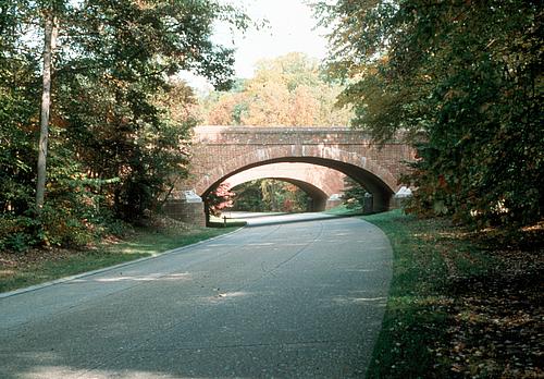 Colonial Parkway (VA)