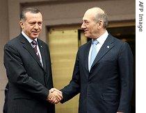 Turkey's Prime Minister Tayyip Erdogan (L) greets his Israeli counterpart Ehud Olmert in front of the Ministry Office in Ankara, 15 February 2007
