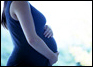 Las mujeres deben tomar 400 microgramos de ácido fólico a diario antes de quedar embarazadas y durante las primeras semanas del embarazo, para ayudar a prevenir algunos defectos congénitos.