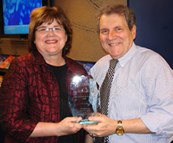 Dr. Janet Austin (l), director of the NIAMS Office of Communications and Public Liaison, received the Addie Thomas Service Award from the Association of Rheumatology Health Professionals