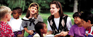 Photo: A woman reading to children