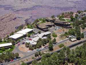 Aerial view of El Tovar Hotel, Hopi House, Colter Hall and Kachina Lodge - click to go to Grand Canyon web site