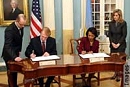 Ukrainian Foreign Minister Ohryzko, left, and Secretary Rice sign a new U.S.-Ukrainian security accord, December 19, 2008. (AP Images)