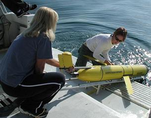 Scientist-crew dropping an Automated Underwater Vehicle from their research vessel