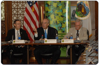 Secretary Kempthorne (center), joined by Secretary of Agriculture Ed Schafer (right), and Commerce Undersecretary/ NOAA Administrator Vice Admiral Conrad C. Lautenbacher, Jr., USN (Ret.), at a Friday event announcing the new National Invasive Species Management Plan and the new members of the Invasive Species Advisory Committee.
  