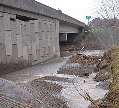 SR 169 retaining wall damage von Washington State Dept of Transportation