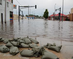 Image of Flooding and Sandbags in Waterloo, IA