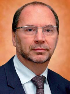 [PHOTOGRAPH] Peter Piot