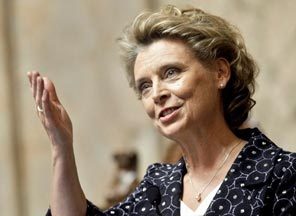 Gov. Chris Gregoire used her inaugural address Wednesday to propose using $400 million from the state's unemployment trust fund to increase jobless benefits and give businesses a temporary tax cut. 