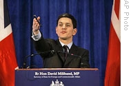 British Foreign Secretary David Miliband delivers a speech at the Taj Mahal hotel in Mumbai,15 Jan 2009