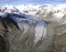 Photo of Gulkana Glacier (click for enlargement 166 KB).