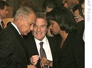 Egyptian FM Ahmed Aboul Gheit, (l) French FM Bernard Kouchner, (c), and US Secretary of State Condoleezza Rice leave a meeting on Gaza at UN headquarters in New York, 8 Jan. 2009