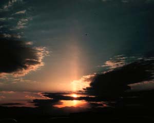 Sun pillar - most cases require ice crystals falling from cloud Falling ice crystals termed virga.