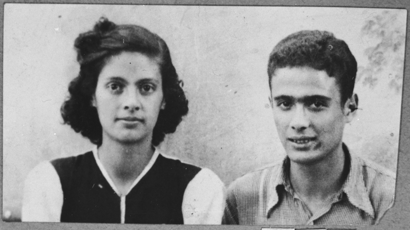 Portrait of Victoria and Isak Assael, the daughter and son of Shabetai Assael. They were students and lived at Sremska 9 in Bitola.