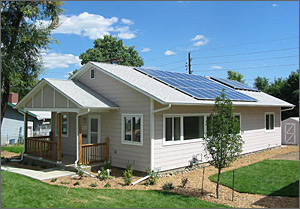 Photo of the single-story, ranch-style 2005 NREL/Habitat house showing photovoltaic panels on the roof.