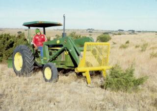 Farm tractor with front-mounted grubber