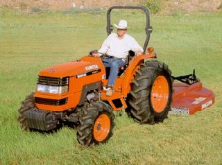 Small tractor using front-wheel assist