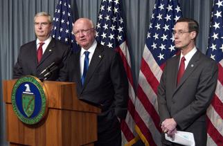 DOE Secretary Bodman, EPA Administrator Johnson and NOAA Administrator Lautenbacher hold a media availability to discuss the IPCC report on climate change and U.S. contributions to advance climate science research.  Source: DOE