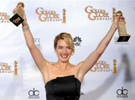 La actriz británica Kate Winslet ganó dos Globos de Oro (Foto AP).