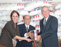 WFP Representative receives assistance from US Ambassador Ravic Huso for School Feeding Project, Dec. 2008