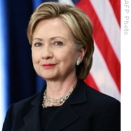 Hillary Clinton listens as President-elect Barack Obama introduces her as his choice for secretary of state during a press conference in Chicago, 01 Dec 2008