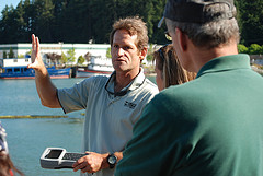 Eric Grossman Demonstrating Water Quality Equipment von U.S. Geological Survey