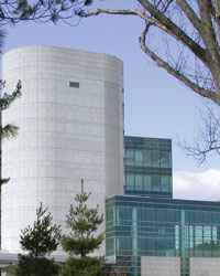 Natcher Building on the NIH campus in Bethesda, Maryland. Courtesy of Alisa Zapp Machalek, NIGMS.