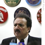 Pakistan's Interior Minister Rehman Malik addresses news conference in Islamabad, 15 Jan 2009