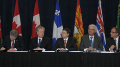 PREMIERS SIGN AGREEMENT ON TRADE FOR FULL LABOUR MOBILITY 