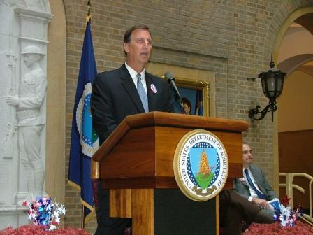 Photo of John Crew addressing the audience at the U S D A 2008 C F C kickoff
