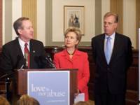 Senator Crapo is joined by New York Senator Hillary Clinton and executives from Liz Claiborne at the announcement of the 2006 Teen Dating Violence Awareness Prevention Week.