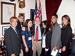 Rep. Abercrombie visiting with NYLC students from Oahu