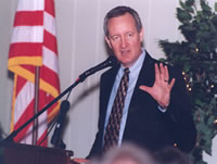 Senator Crapo addresses a group of Idahoans.