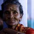 na agricultora de la aldea de Palavakkam, en Tamil Nadu, en una reunión con los investigadores del Centro avanzado para la reducción del riesgo de catástrofes, un socio de Oxfam. Autor: Atul Loke/Panos for Oxfam