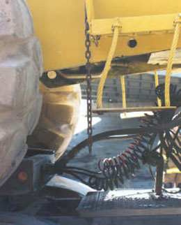 Figure 10. Chain on mechanic’s ladder, passenger side.