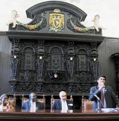 Dr. N. Kumarasamy speaks to audience at the historic Palacio de la Autonomia in Mexico with other panelists: Dr. Danstan Begenda, Dr. Alex Opio and Dr. Jean 'Bill' Pape.