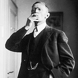 Hermann_Hesse_1926_by_Gret_Widmann.jpeg