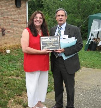 Robin Adams receives Site Manager of the Year Award for Elderly Complexes