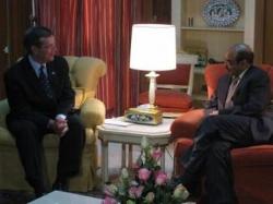 August 11, 2008 – HHS Secretary Mike Leavitt and Prime Minister Meles Zenawi discusses US-Pakistan cooperative efforts to fight HIV/AIDS and malaria. (Photo Credit: Holly Babin, HHS)