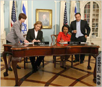 Livni, Rice and two others at table (AP Images)