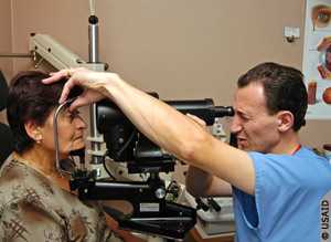 Осмотр у офтальмолога