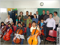 El Cuarteto de Cuerda Alexander imparte una clase magistral en la escuela Madre Teresa de Virreyes, en Argentina.